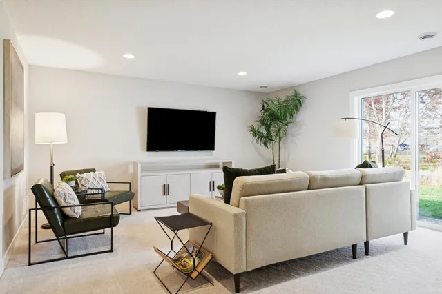 $895,470 | 5820 Freeland Bay North, Hugo, MN 55038