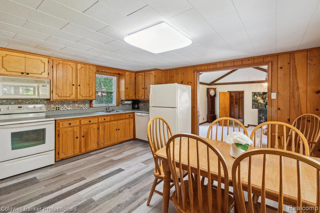 4570 North Loop Road Caseville, MI 48725 - Photo 4 of 43
