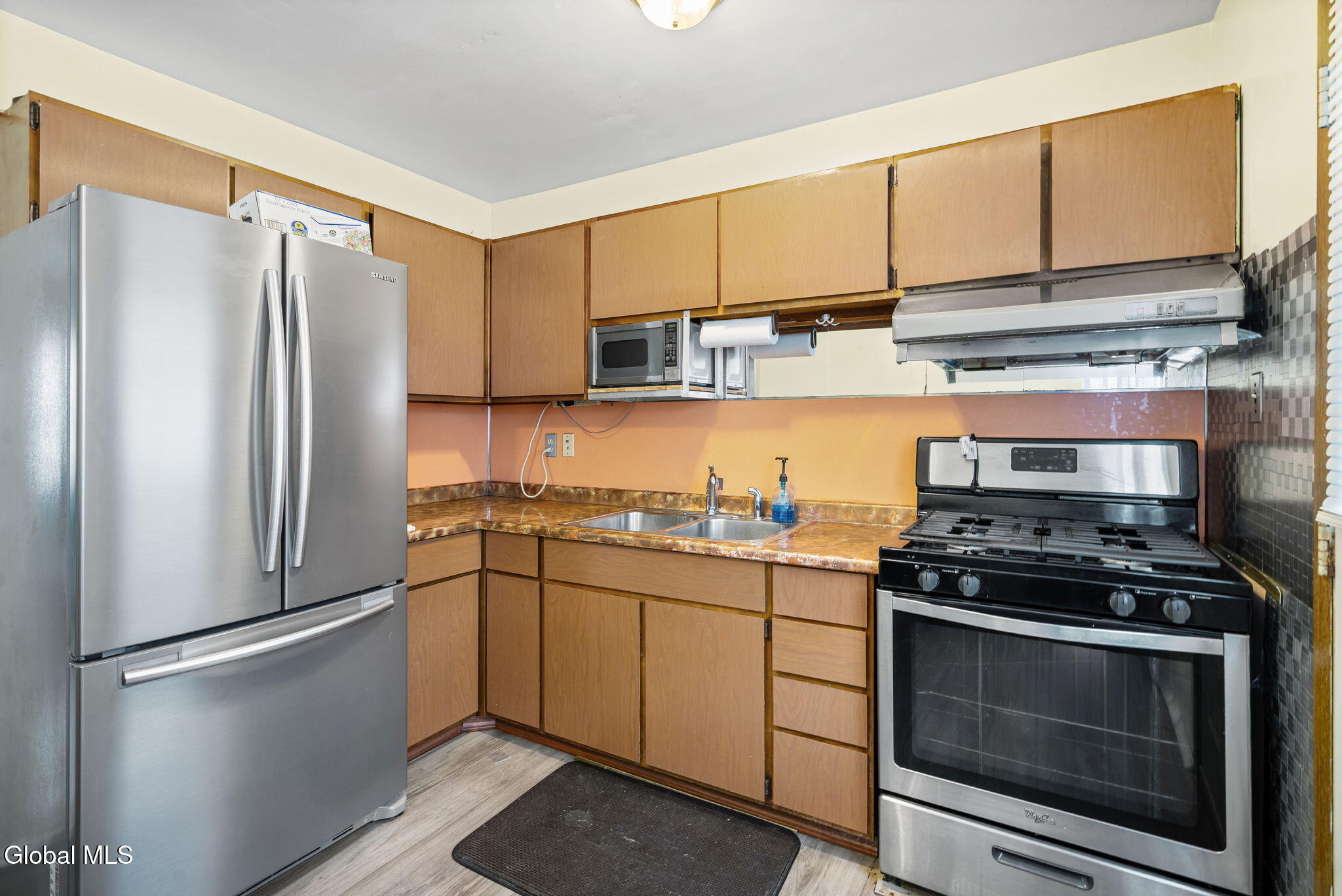 327 Manchester Road Schenectady, NY 12304 - Photo 6 of 16 13-web-or-mls-327-manchester-rd