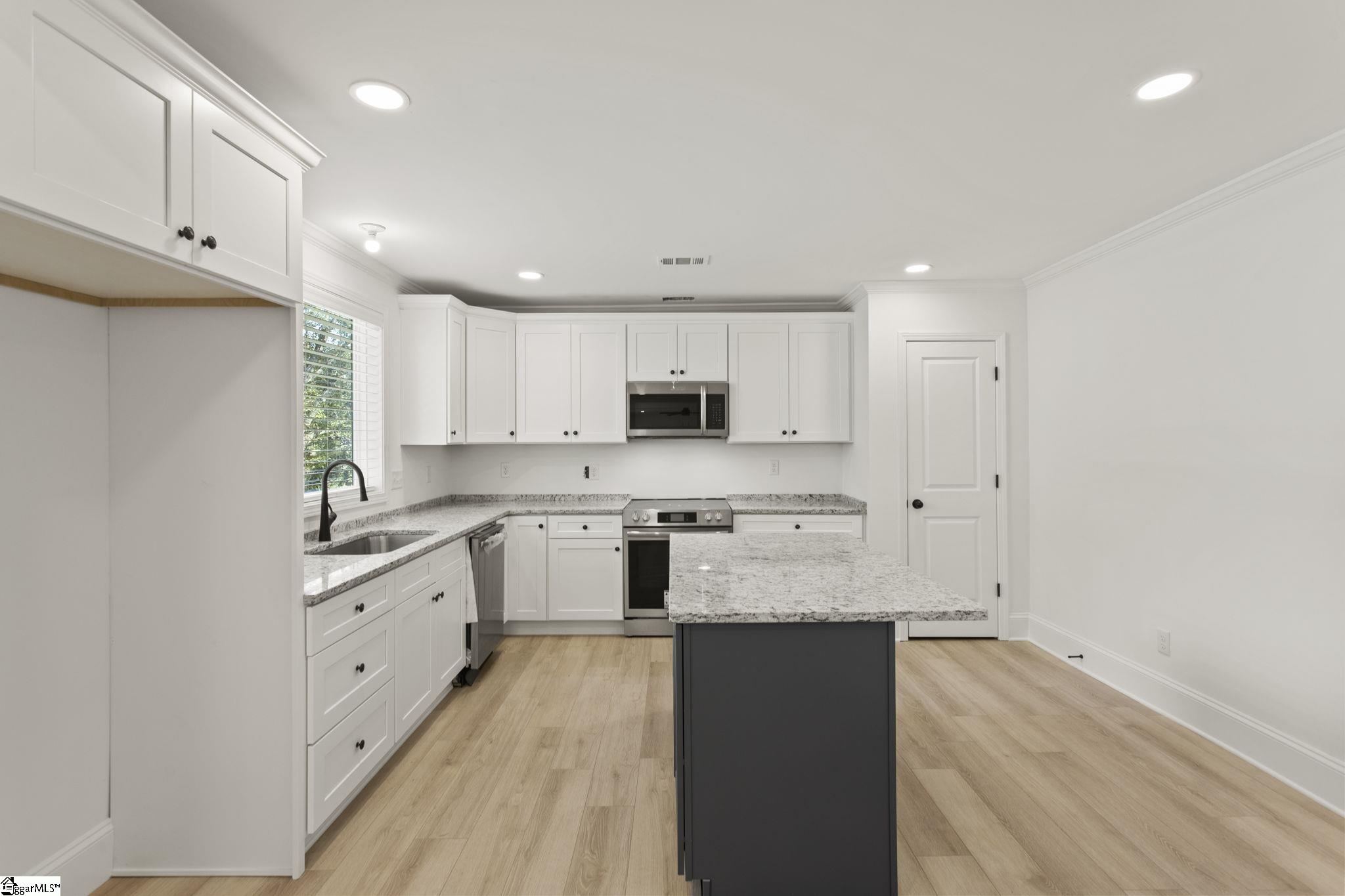 208 Lanford Street Greer, SC 29650 - Photo 13 of 31