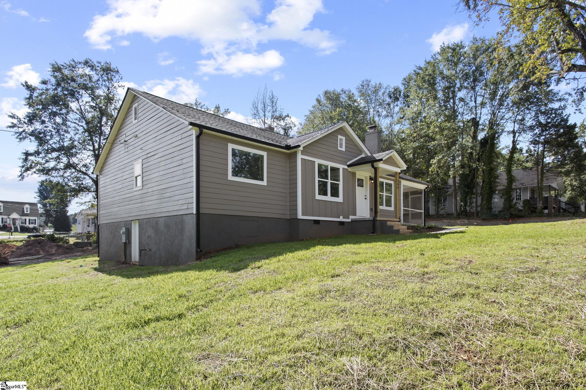 208 Lanford Street Greer, SC 29650 - Photo 4 of 31