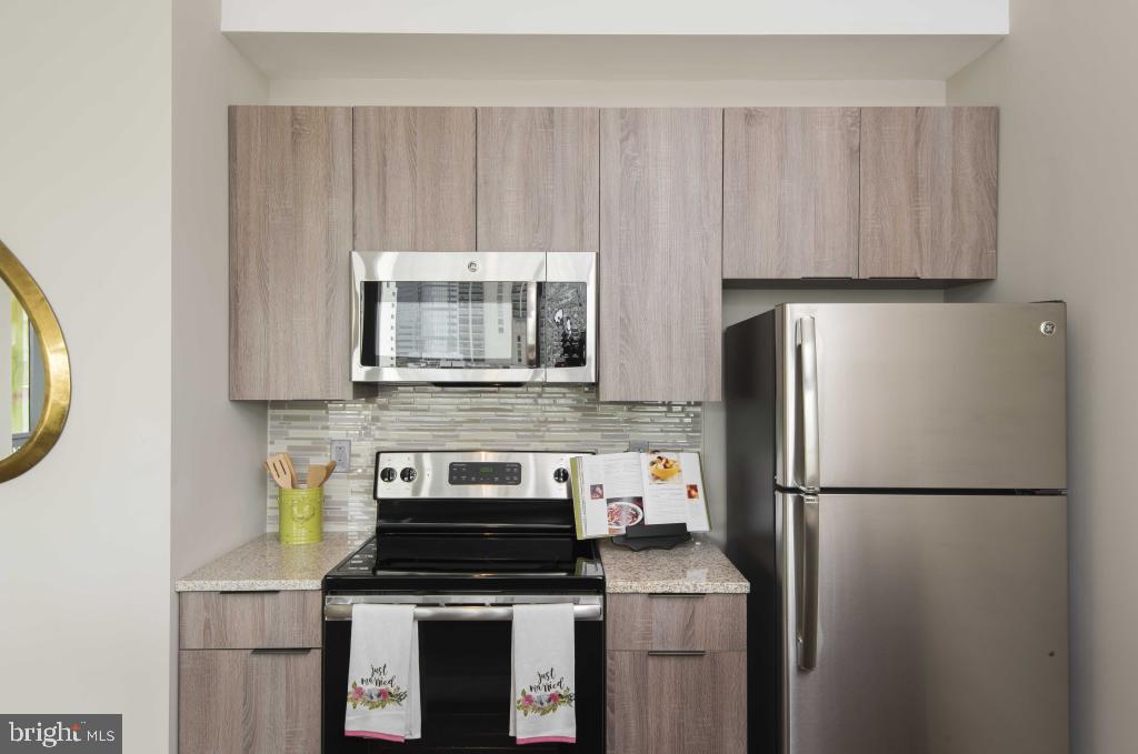 200 North 16th Street, Unit 701 Philadelphia, PA 19102 - Photo 67 of 82 a kitchen with a stove a refrigerator and a microwave
