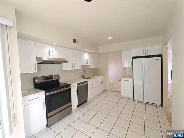 $4,200 | 1533 John Street, Fort Lee, NJ 07024