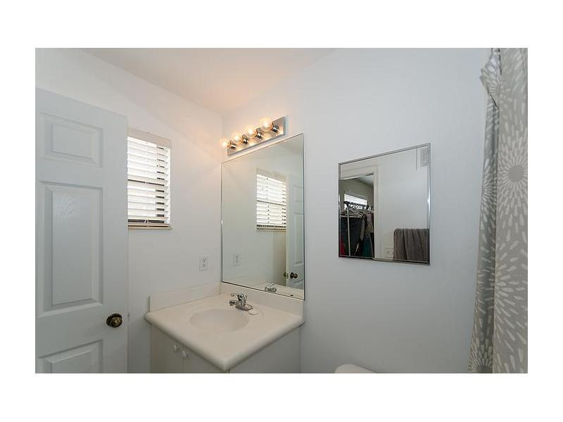 3853 Tree Top Drive, Unit 3853 Weston, FL 33332 - Photo 4 of 21 Bathroom