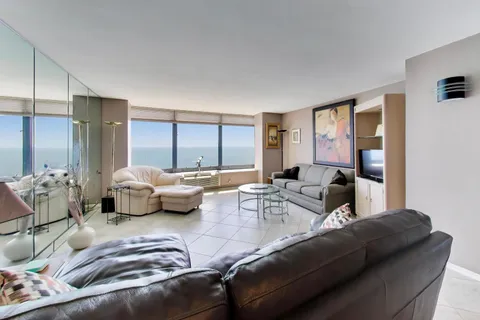 $559,000 | 155 North Harbor Drive, Unit 3910, Chicago, IL 60601