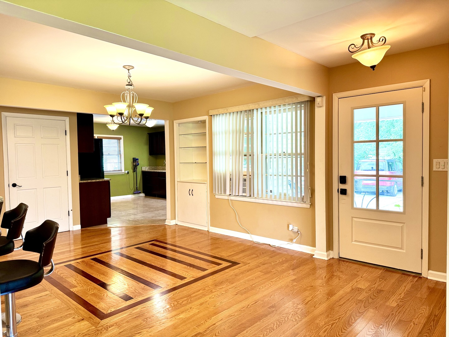 1570 Church Road Aurora, IL 60505 - Photo 5 of 24 Gallery Image 5