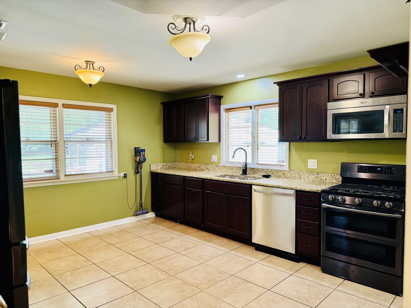1570 Church Road Aurora, IL 60505 - Photo 9 of 24 Gallery Image 9
