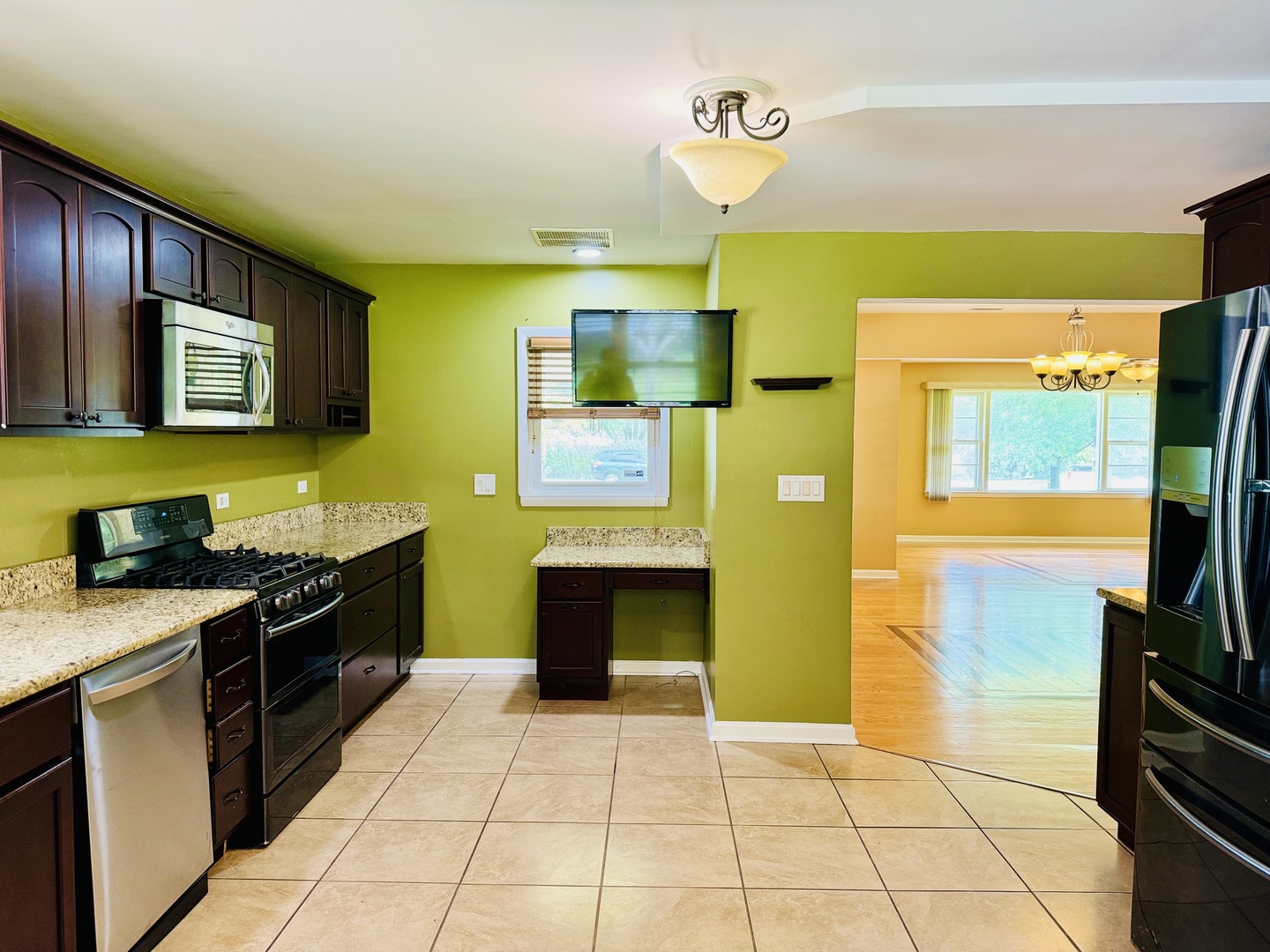 1570 Church Road Aurora, IL 60505 - Photo 10 of 24 Gallery Image 10