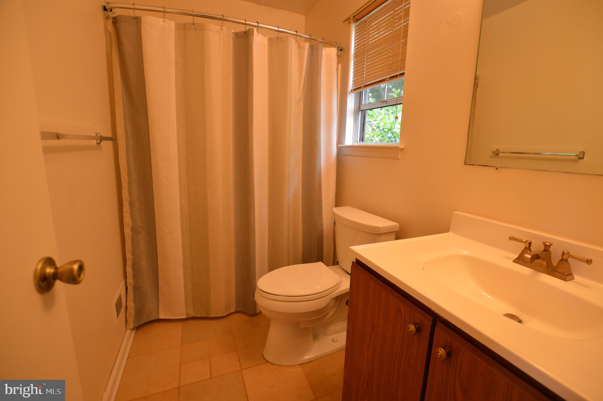 315 Ripka Street, Unit I Philadelphia, PA 19128 - Photo 18 of 22 Hall Bath