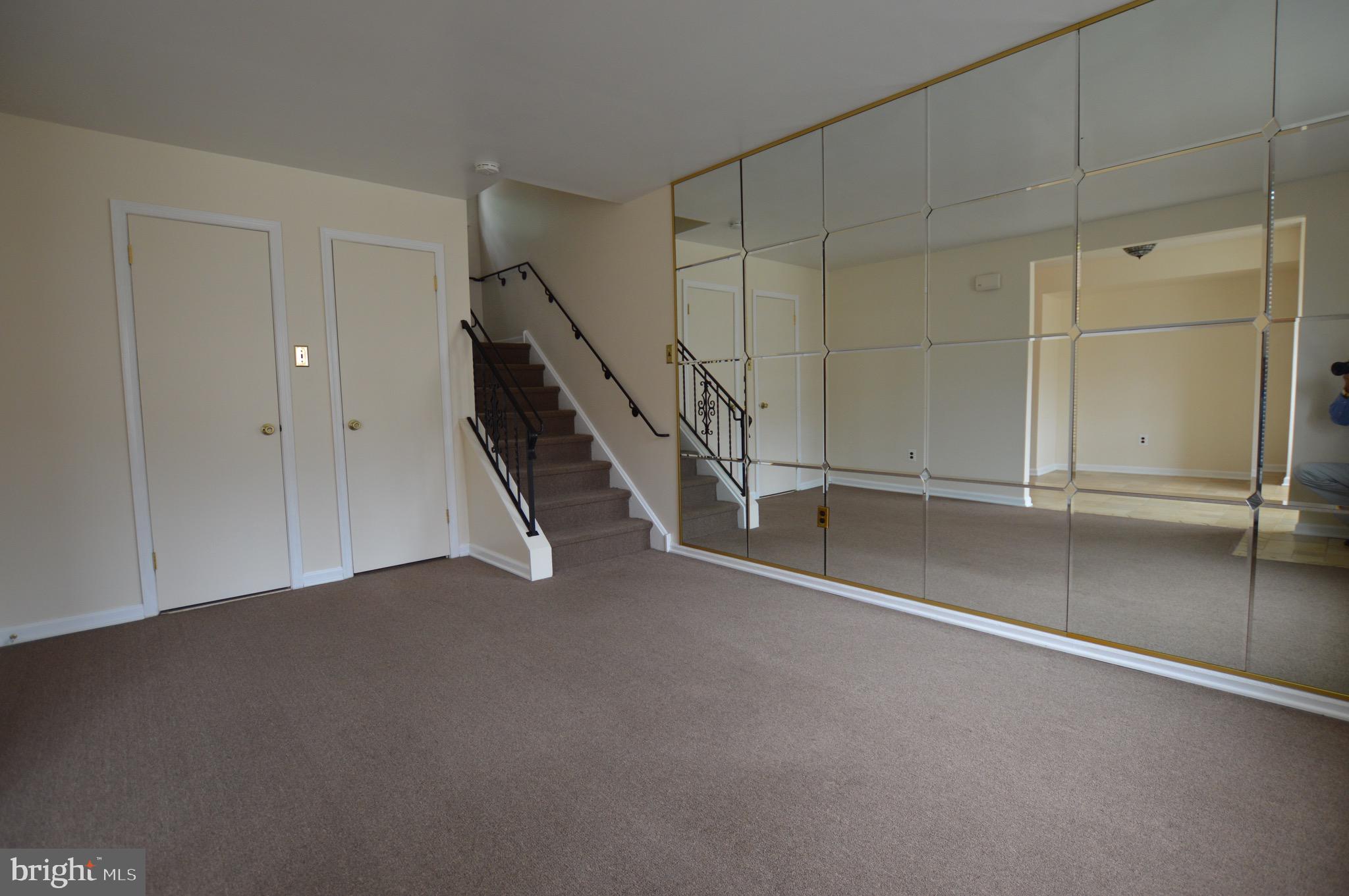 315 Ripka Street, Unit I Philadelphia, PA 19128 - Photo 5 of 22 Living Room