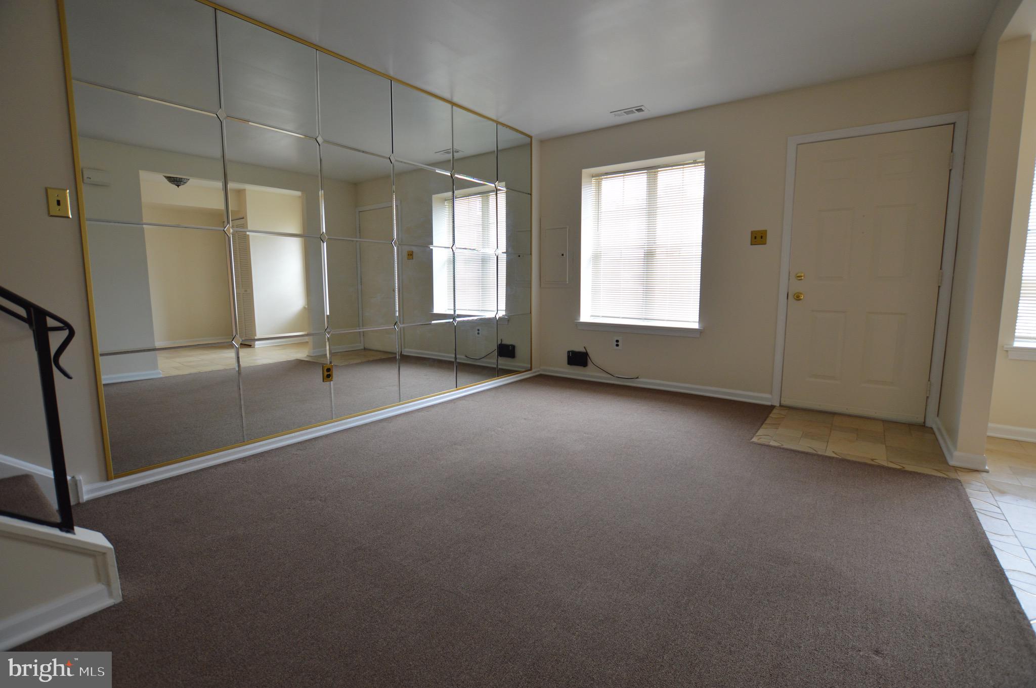 315 Ripka Street, Unit I Philadelphia, PA 19128 - Photo 6 of 22 Living Room