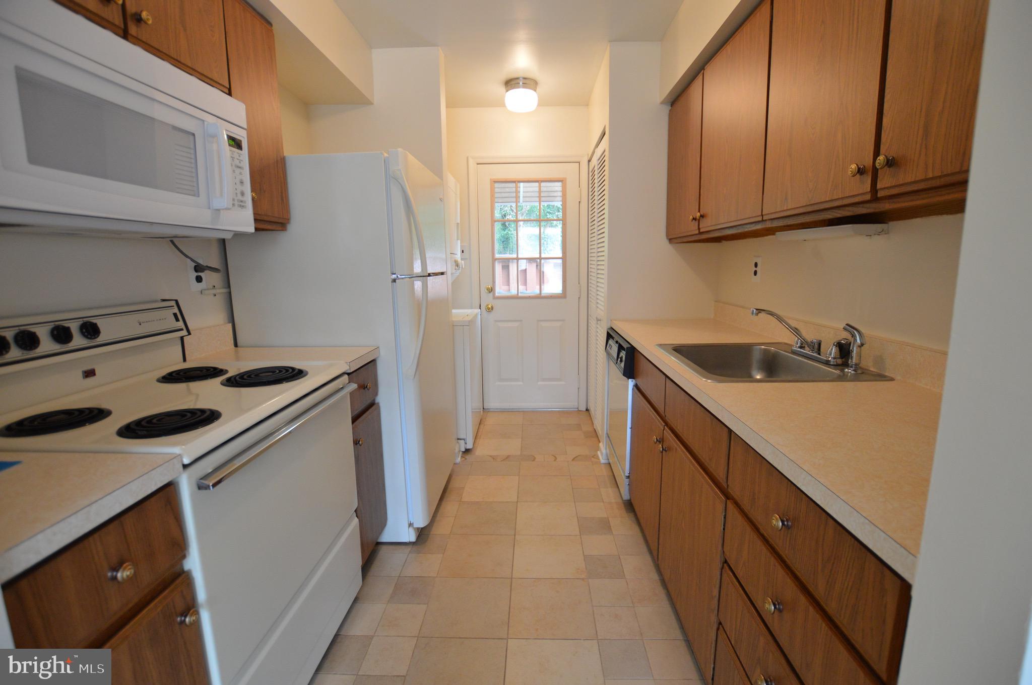 315 Ripka Street, Unit I Philadelphia, PA 19128 - Photo 9 of 22 Galley Kitchen