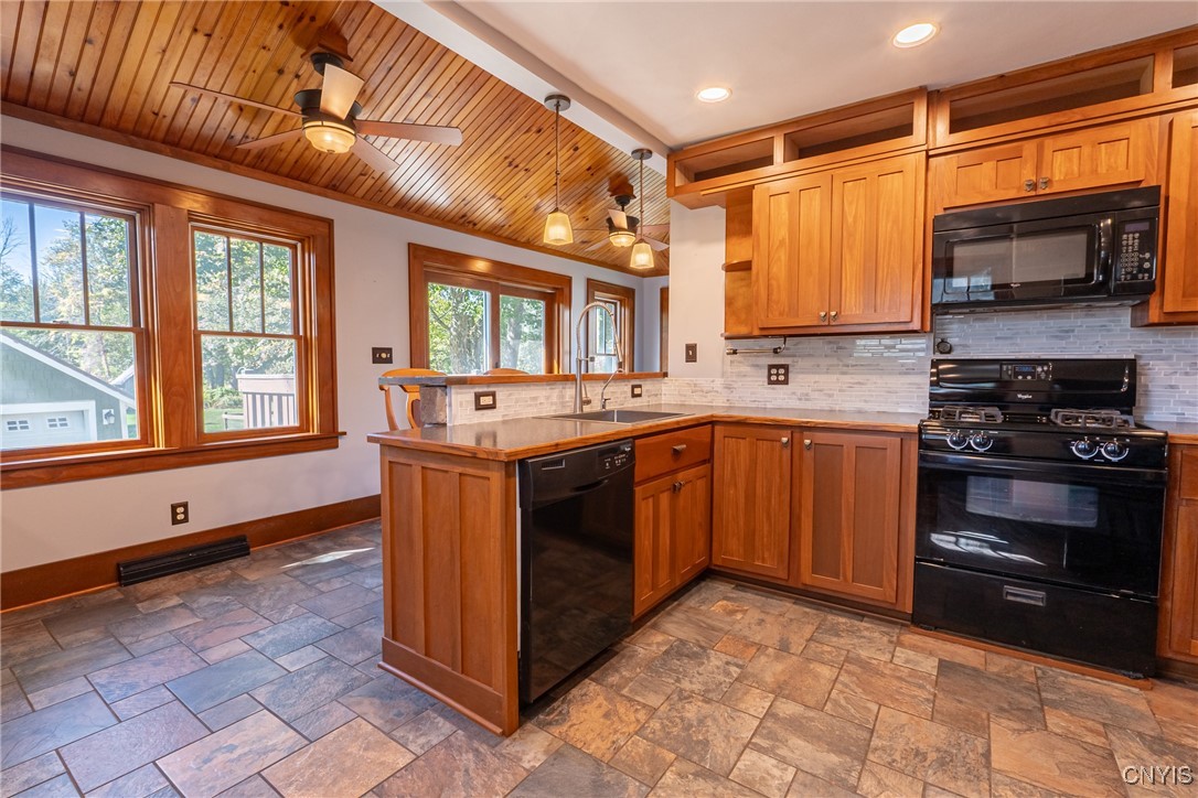 737 West Thomas Street Rome, NY 13440 - Photo 4 of 34