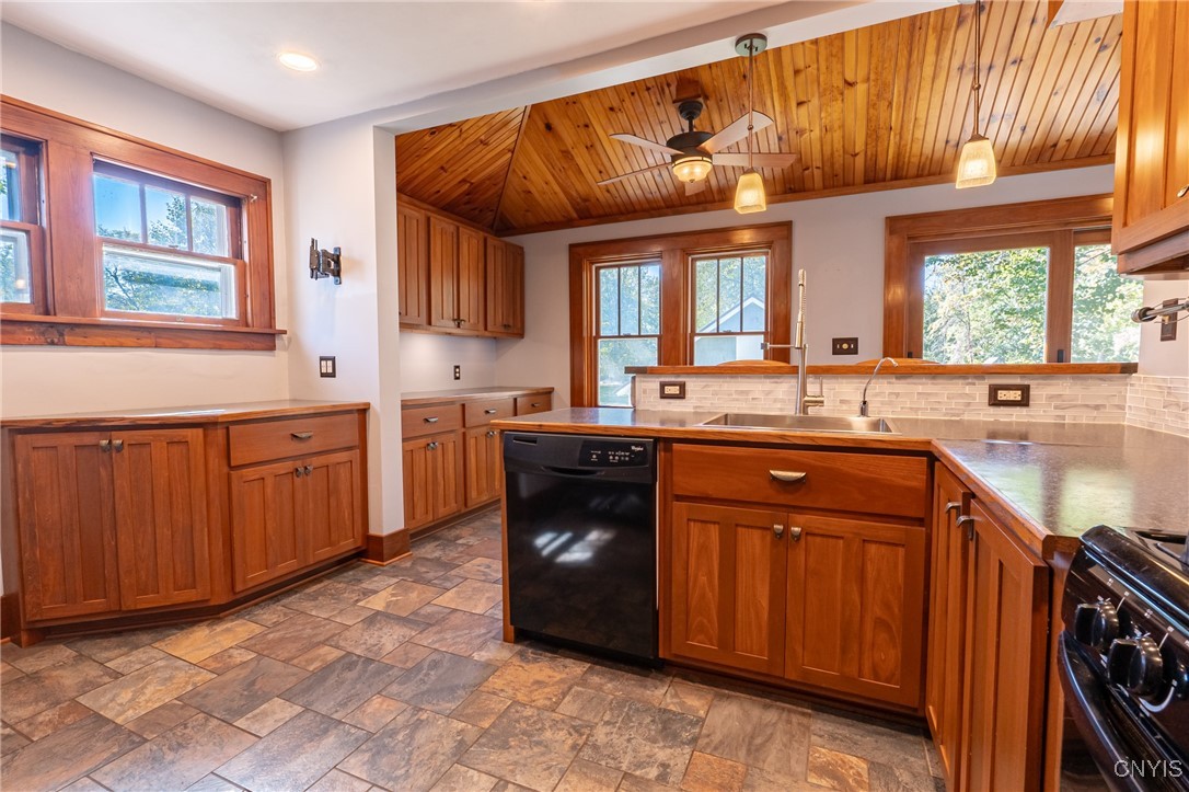 737 West Thomas Street Rome, NY 13440 - Photo 5 of 34