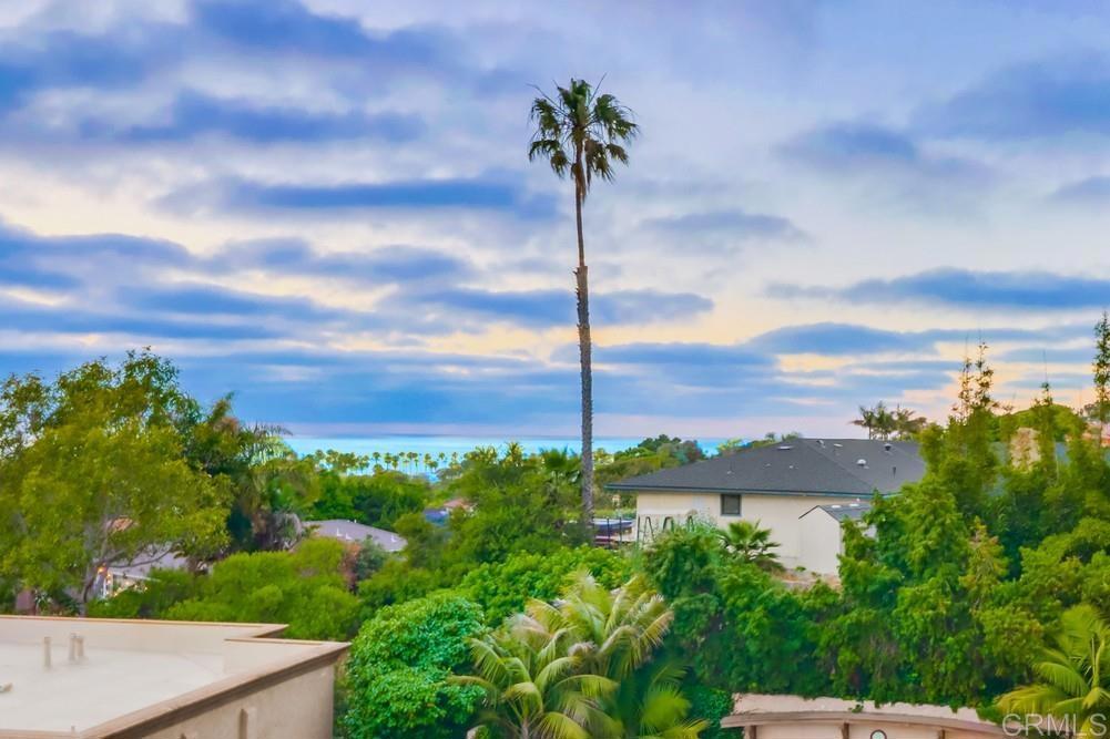 2500 Torrey Pines Road, Unit 402 La Jolla, CA 92037 - Photo 31 of 50 a view of a yard with palm trees