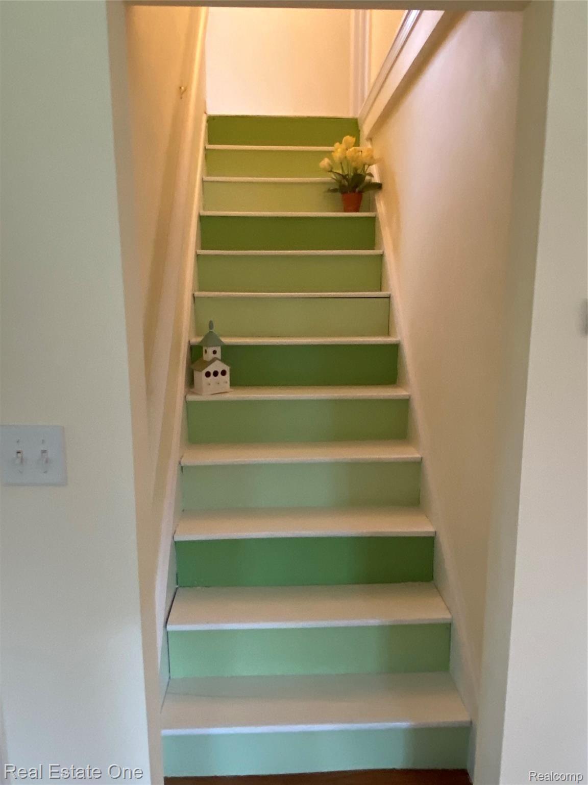 1465 Addis Road Holly, MI 48442 - Photo 12 of 16 Staircase to the Upper Level