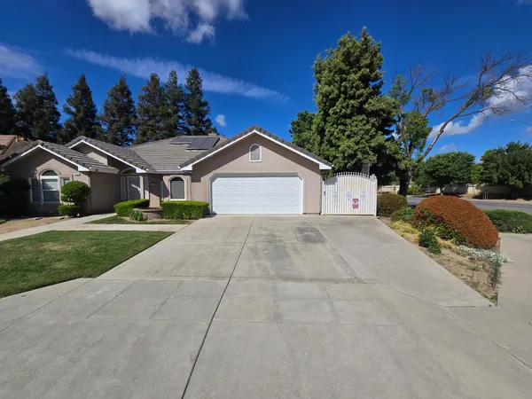 $643,000 | 7449 North Lodi Avenue, Fresno, CA 93722