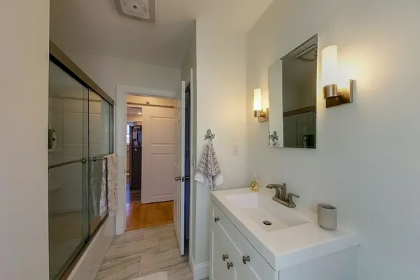 $3,200 | 2 E Boulevard, Unit 2, Middletown, RI 02842