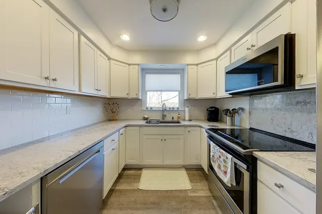 $3,200 | 2 E Boulevard, Unit 2, Middletown, RI 02842