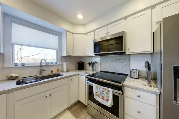 $3,200 | 2 E Boulevard, Unit 2, Middletown, RI 02842
