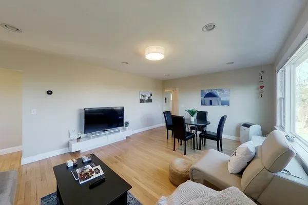 $3,200 | 2 E Boulevard, Unit 2, Middletown, RI 02842