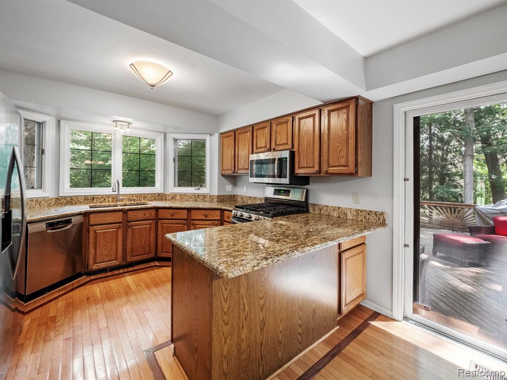 1290 Grandview Drive Rochester Hills, MI 48306 - Photo 8 of 32