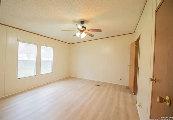 $2,000 | 718 Cherry Ridge, Floresville, TX 78114