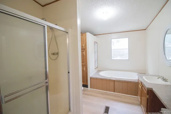 $2,000 | 718 Cherry Ridge, Floresville, TX 78114