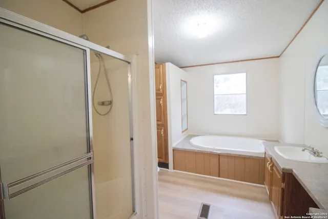 $2,000 | 718 Cherry Ridge, Floresville, TX 78114