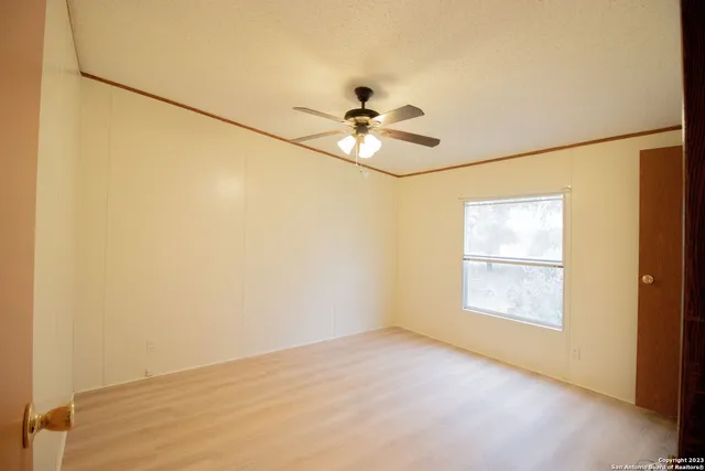 $2,000 | 718 Cherry Ridge, Floresville, TX 78114