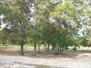 $2,000 | 718 Cherry Ridge, Floresville, TX 78114