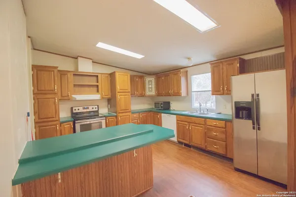 $2,000 | 718 Cherry Ridge, Floresville, TX 78114