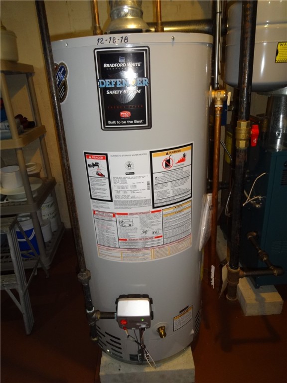 106 Sagamore Road Cranston, RI 02920 - Photo 39 of 43 40 Gallon Hot Water Heater