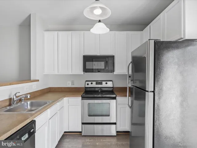 $2,650 | 42522 Mayflower Terrace, Brambleton, VA 20148