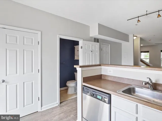 $2,650 | 42522 Mayflower Terrace, Brambleton, VA 20148