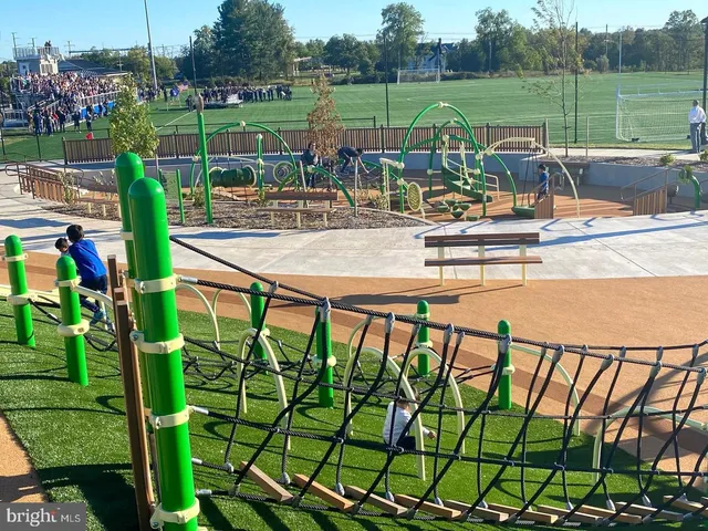 $2,650 | 42522 Mayflower Terrace, Brambleton, VA 20148