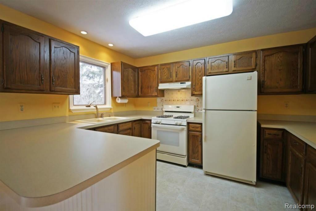 2095 Mason Road Howell, MI 48843 - Photo 10 of 23 Kitchen