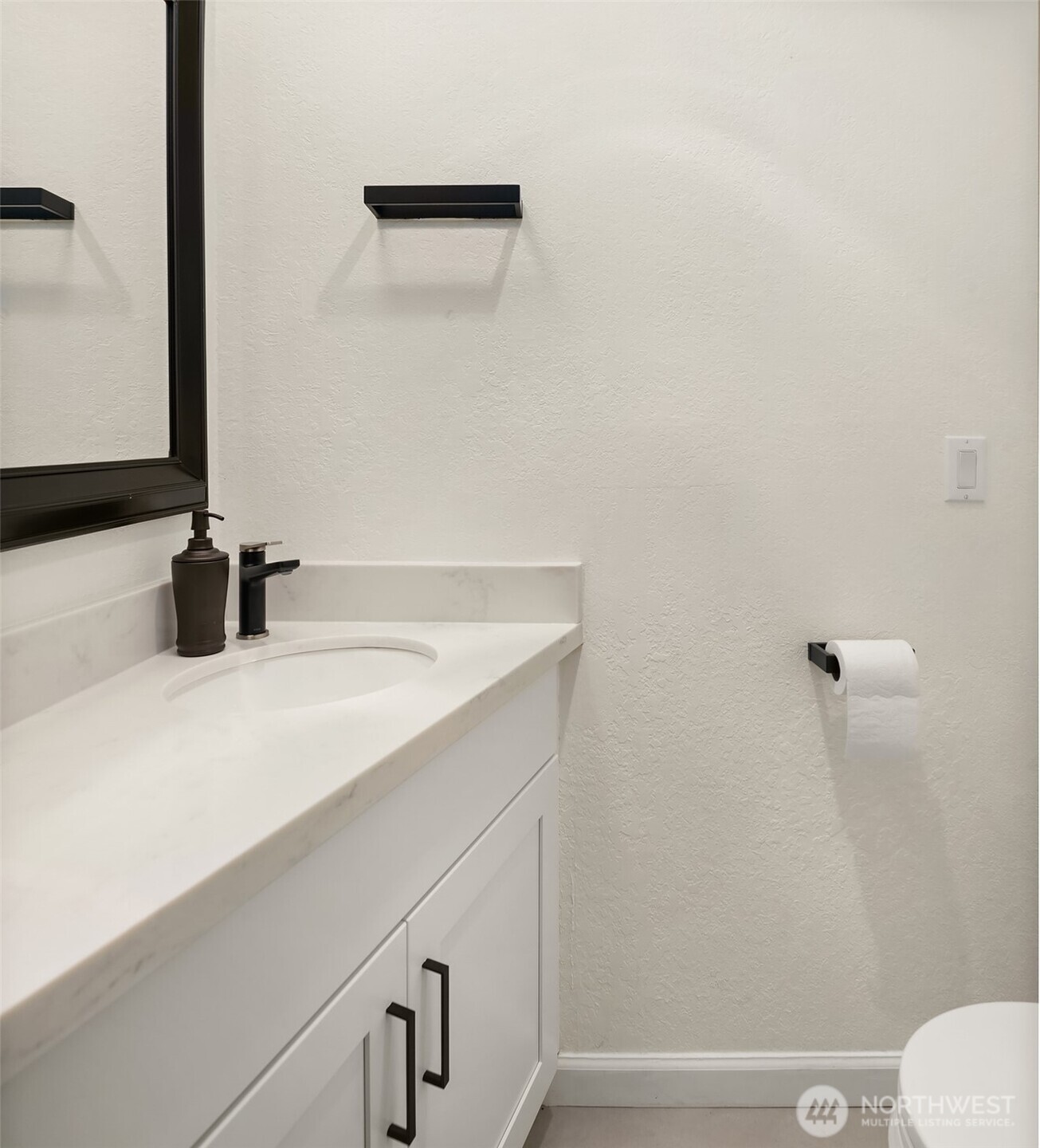 6582 137th Avenue Northeast, Unit 414 Redmond, WA 98052 - Photo 16 of 28 a bathroom with a sink and a mirror