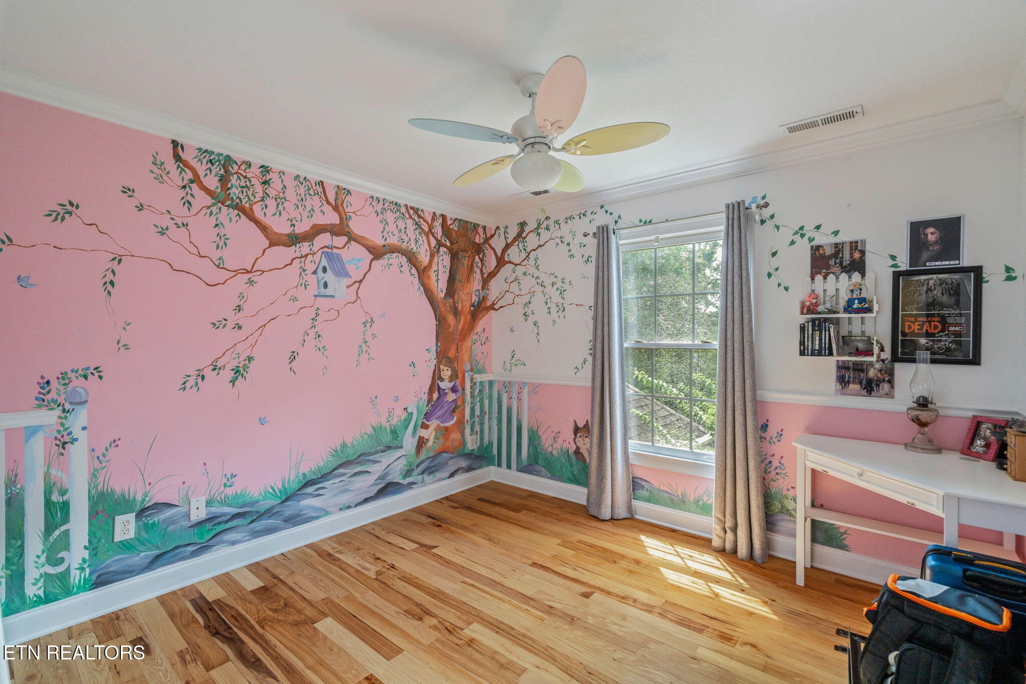2572 Little Valley Road Loudon, TN 37774 - Photo 31 of 57 a very nice looking room with a large window