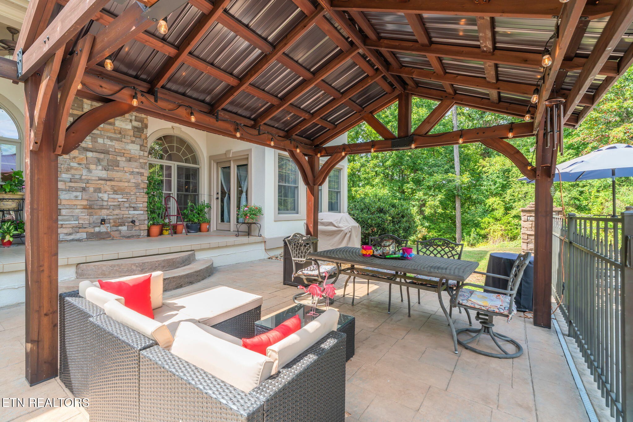 2572 Little Valley Road Loudon, TN 37774 - Photo 39 of 57 a living room with patio furniture and a garden
