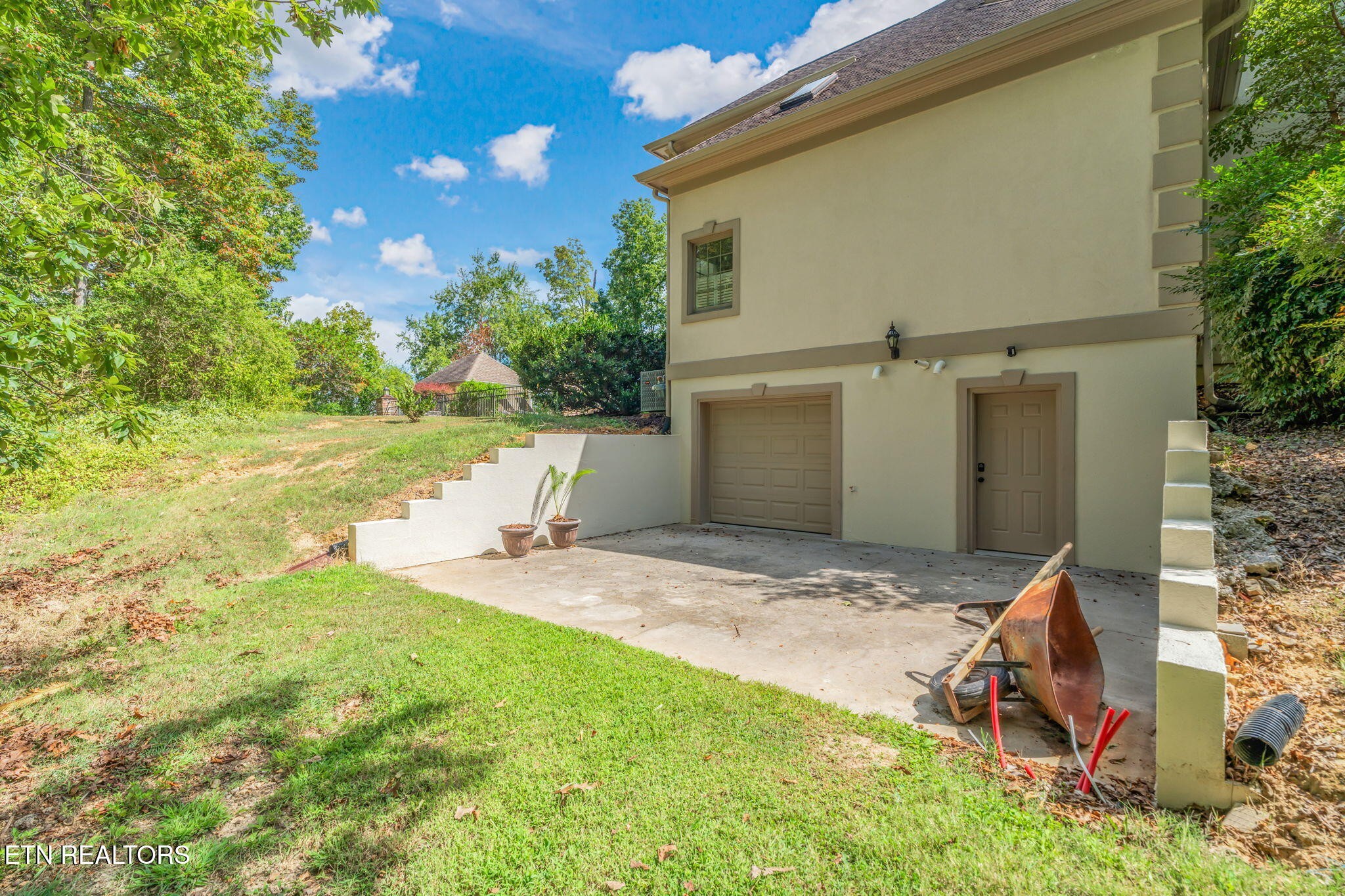 2572 Little Valley Road Loudon, TN 37774 - Photo 53 of 57 a backyard of a house with table and chairs