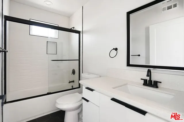 $4,125 | 1726 Menlo Avenue, Los Angeles, CA 90006