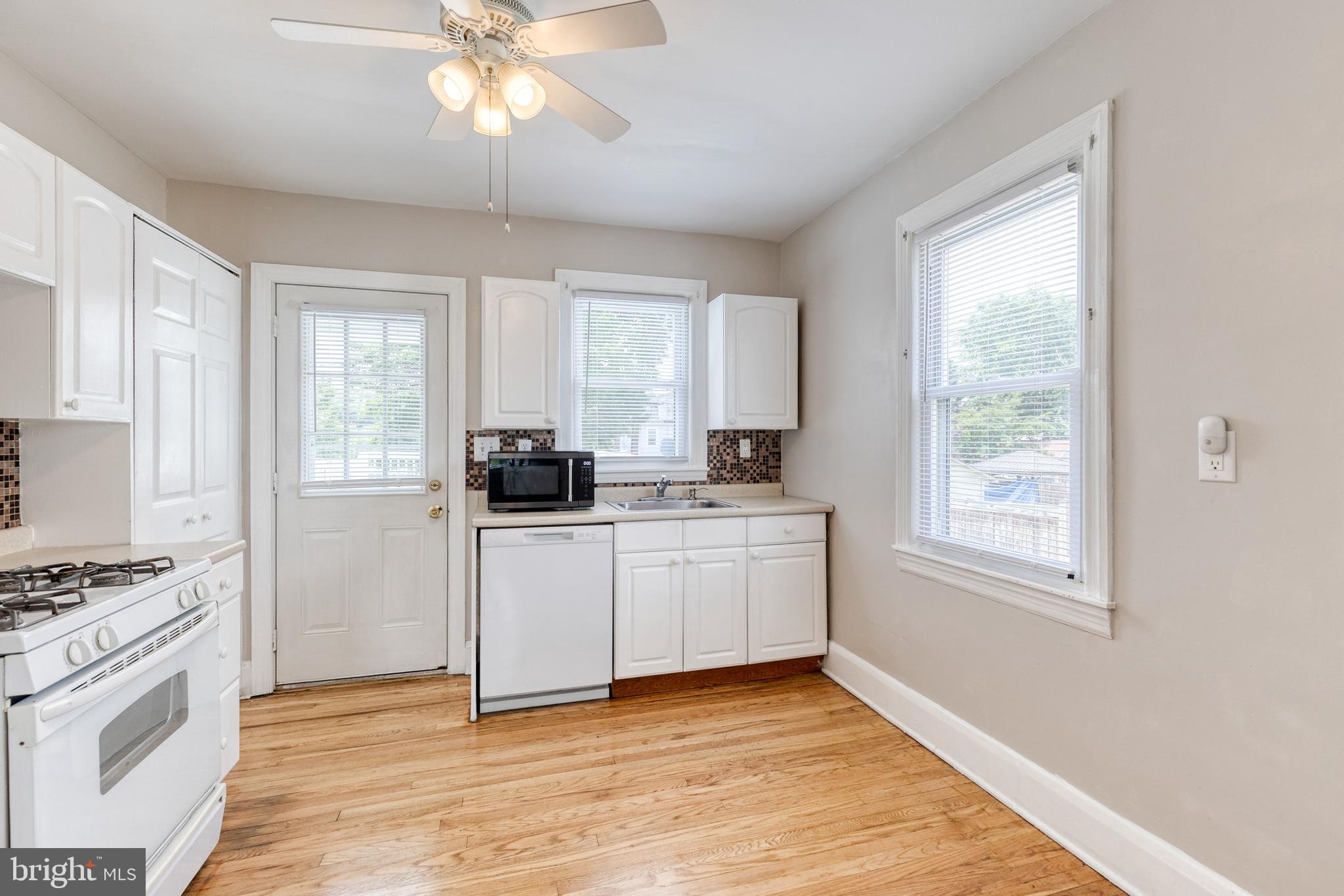 113 West Hilltop Road Baltimore, MD 21225 - Photo 11 of 45