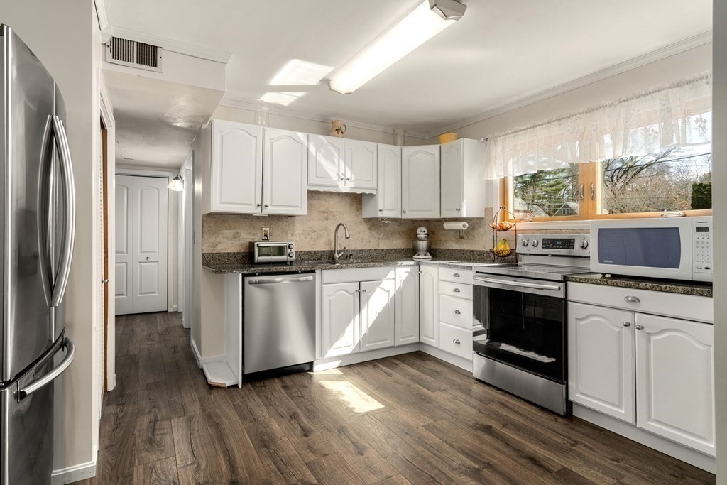 6 Granby Road Natick, MA 01760 - Photo 11 of 31 Gallery Image 11