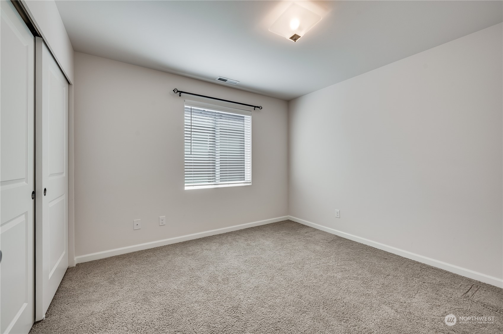 4501 30th Drive Southeast Everett, WA 98203 - Photo 25 of 29 an empty room with windows