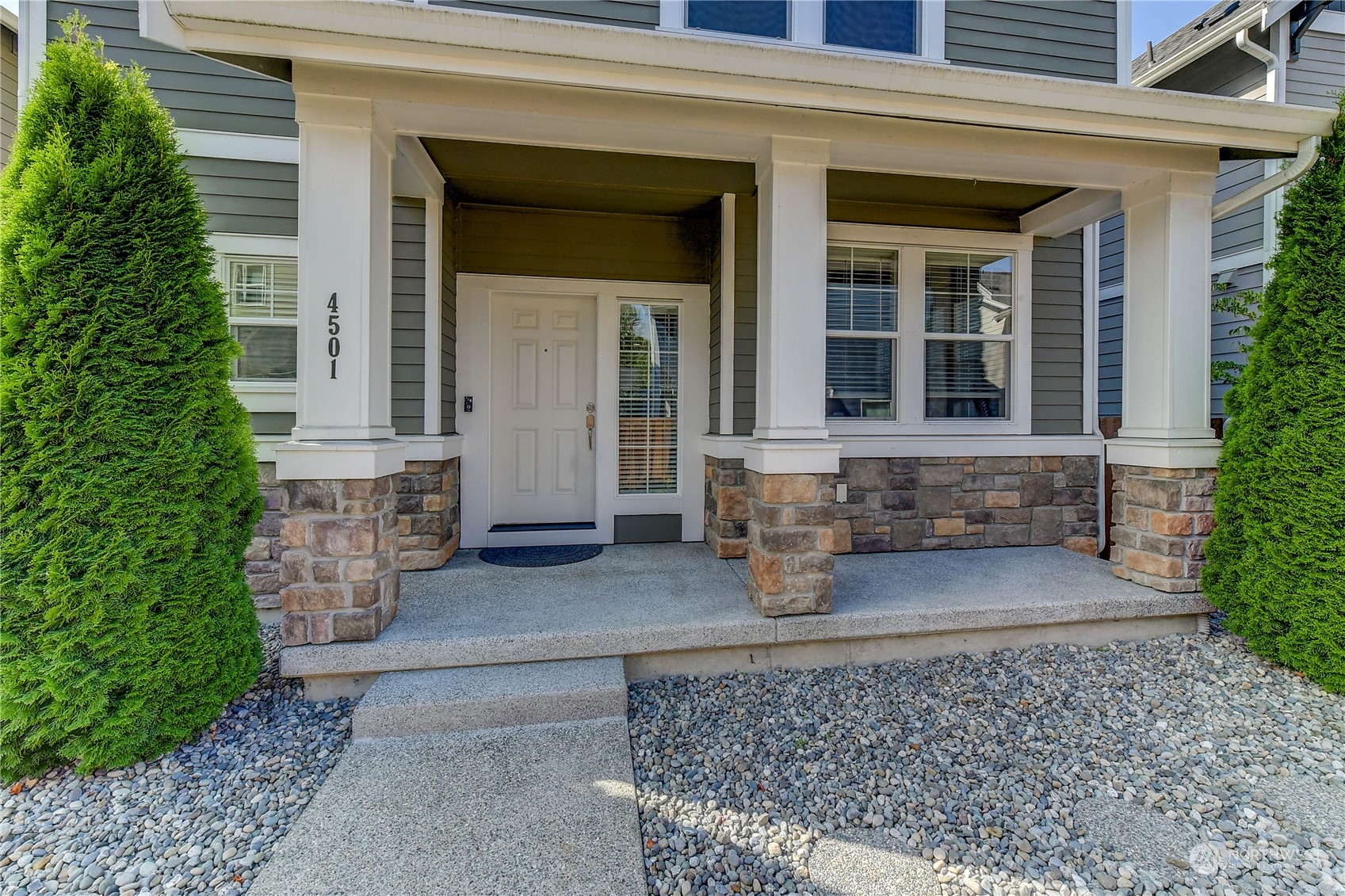 4501 30th Drive Southeast Everett, WA 98203 - Photo 3 of 29 front view of a house