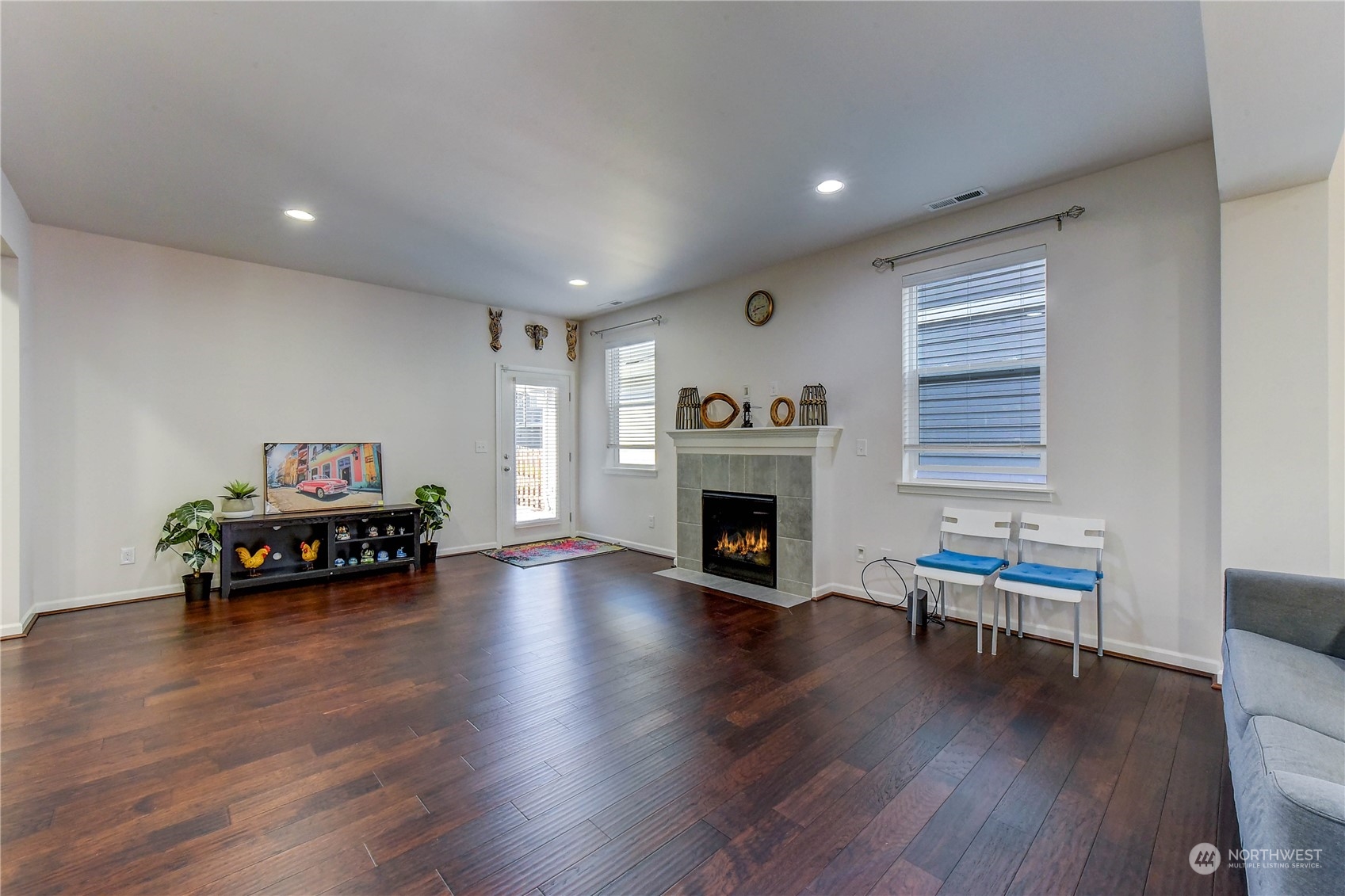 4501 30th Drive Southeast Everett, WA 98203 - Photo 5 of 29 a living room with furniture and a fireplace