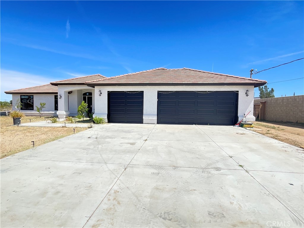 11375 4th Hesperia, CA 92345 - Photo 2 of 37 a view of garage with yard
