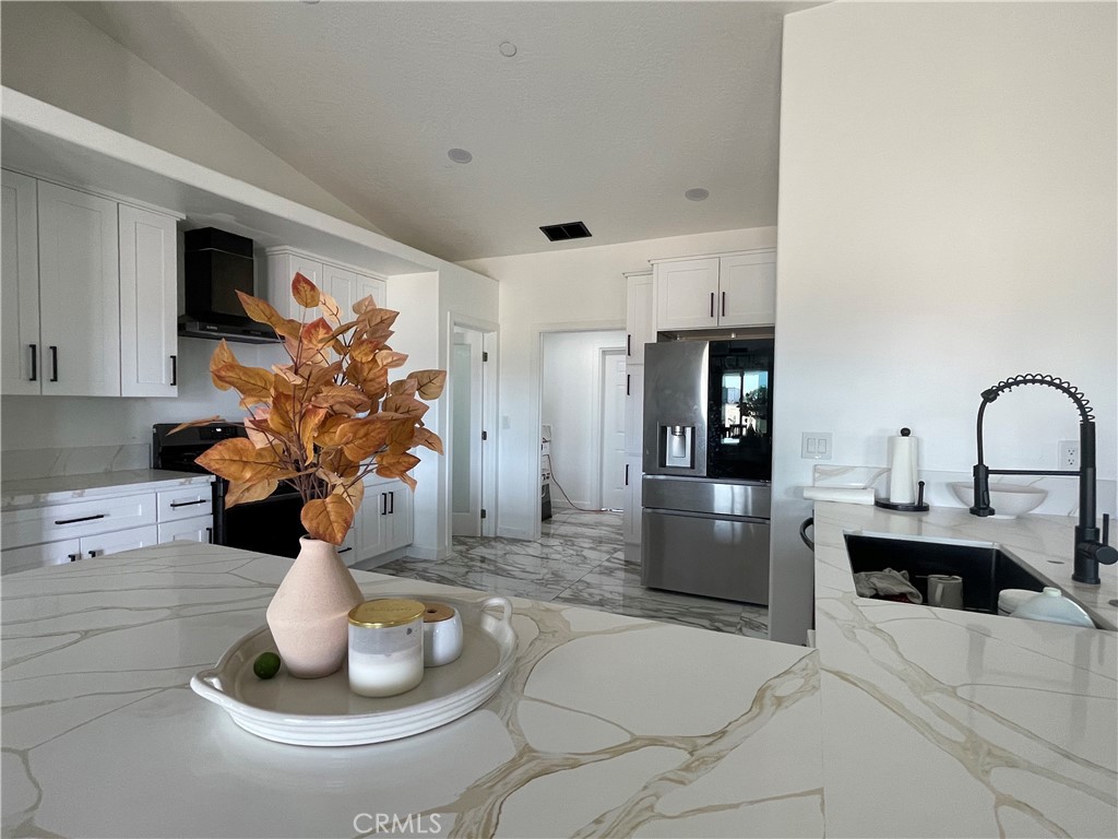 11375 4th Hesperia, CA 92345 - Photo 27 of 37 a living room with furniture and a potted plant
