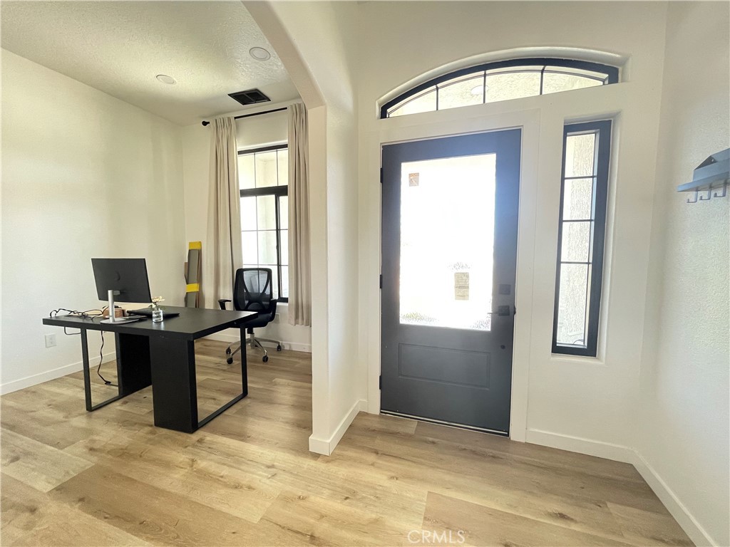 11375 4th Hesperia, CA 92345 - Photo 7 of 37 a view of work space with windows